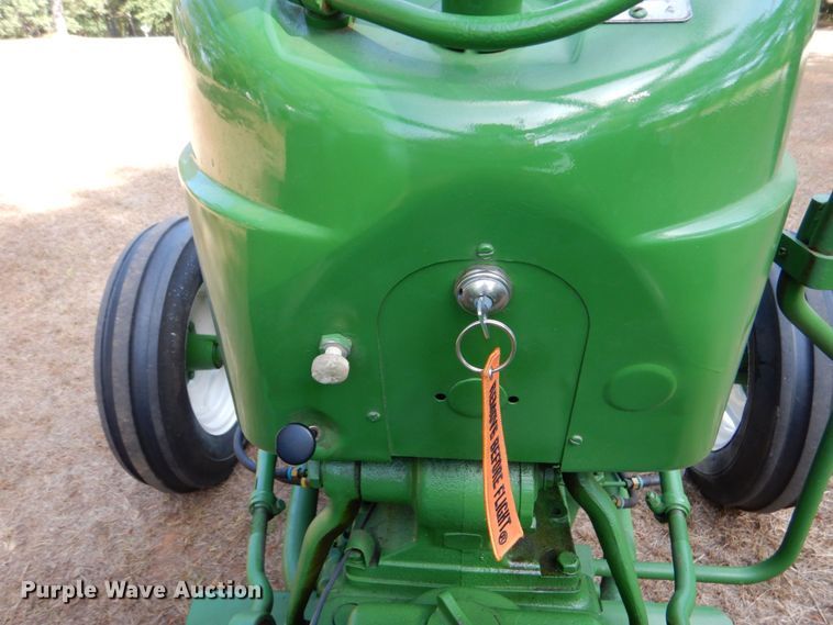 image for item DO1512 1964 Oliver 550  tractor