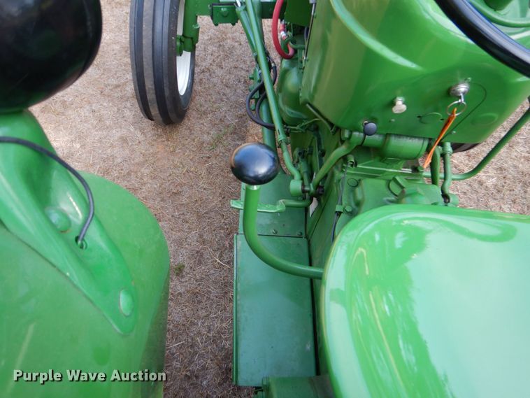 image for item DO1512 1964 Oliver 550  tractor