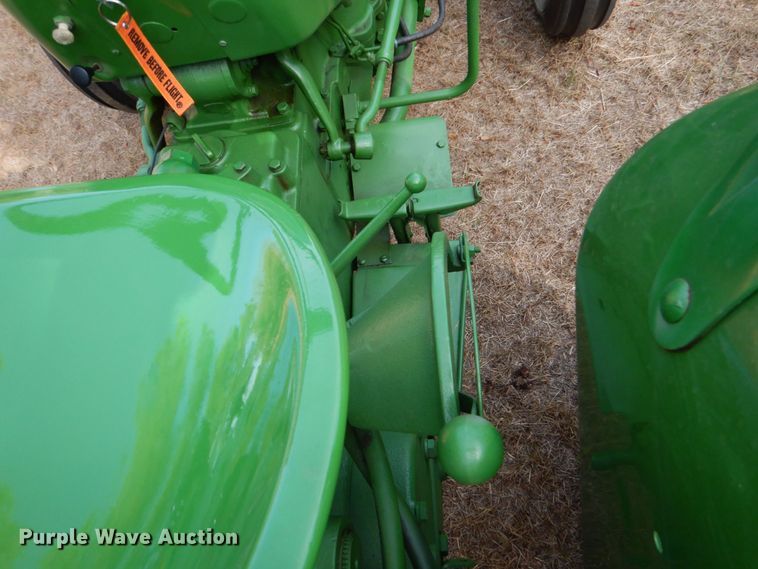 image for item DO1512 1964 Oliver 550  tractor