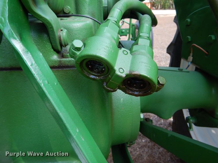 image for item DO1512 1964 Oliver 550  tractor