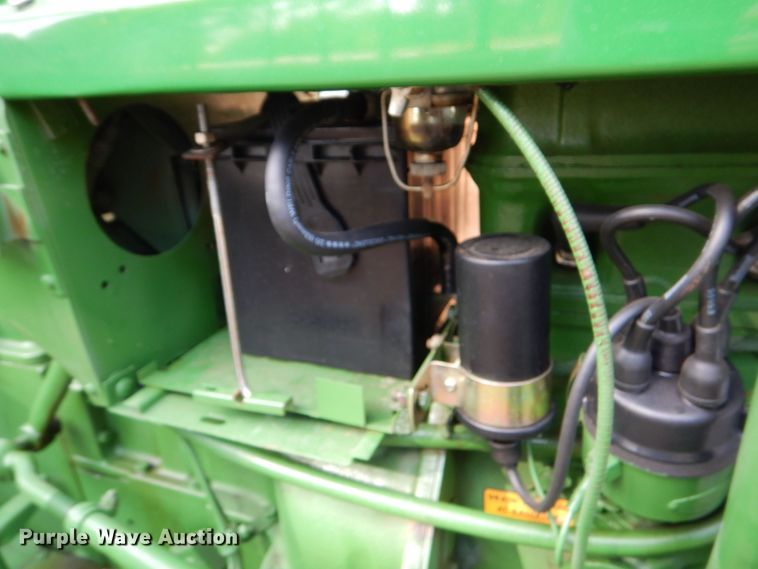 image for item DO1512 1964 Oliver 550  tractor