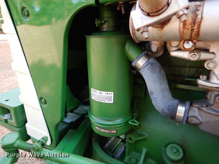 image for item DO1512 1964 Oliver 550  tractor