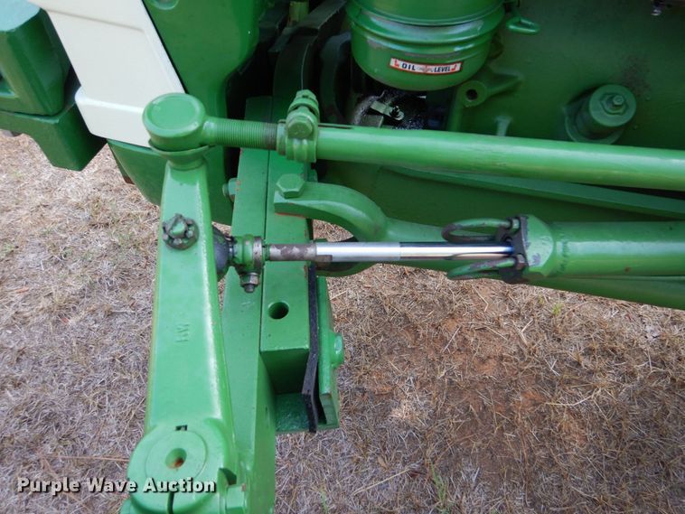 image for item DO1512 1964 Oliver 550  tractor