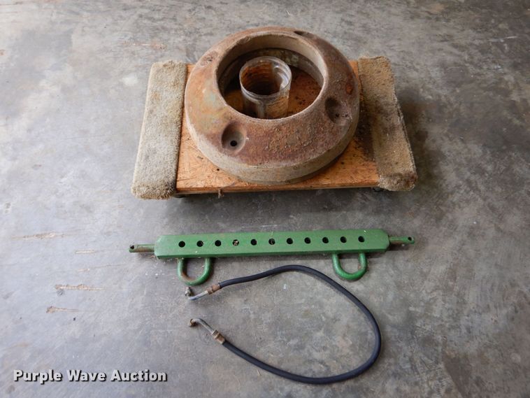 image for item DO1512 1964 Oliver 550  tractor