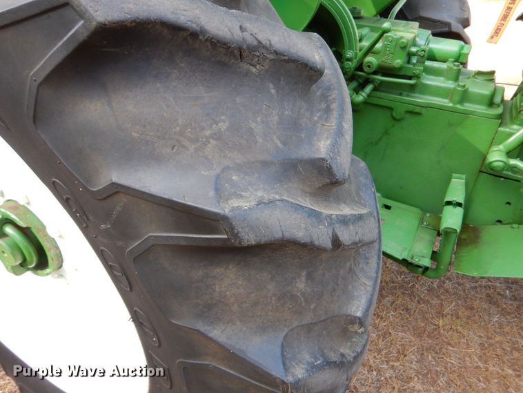 image for item DO1512 1964 Oliver 550  tractor