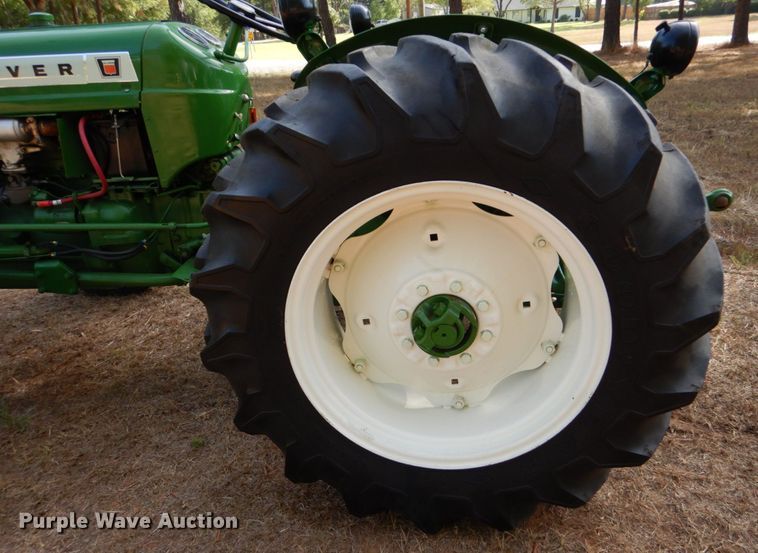 image for item DO1512 1964 Oliver 550  tractor