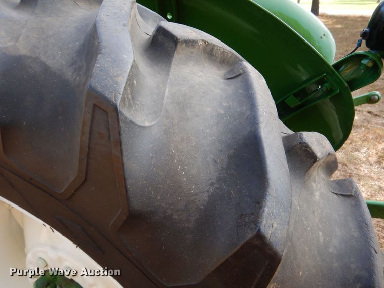 image for item DO1512 1964 Oliver 550  tractor