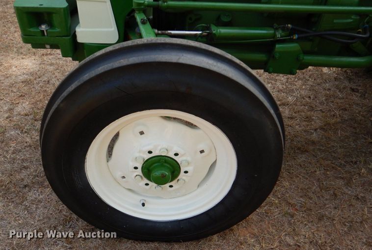 image for item DO1512 1964 Oliver 550  tractor