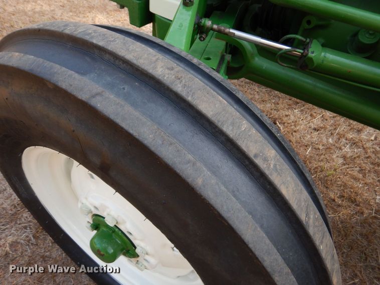 image for item DO1512 1964 Oliver 550  tractor