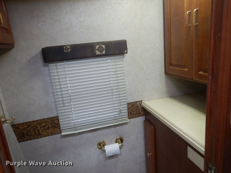 image for item DP5663 2003 Jayco Avatar 3800K  RV