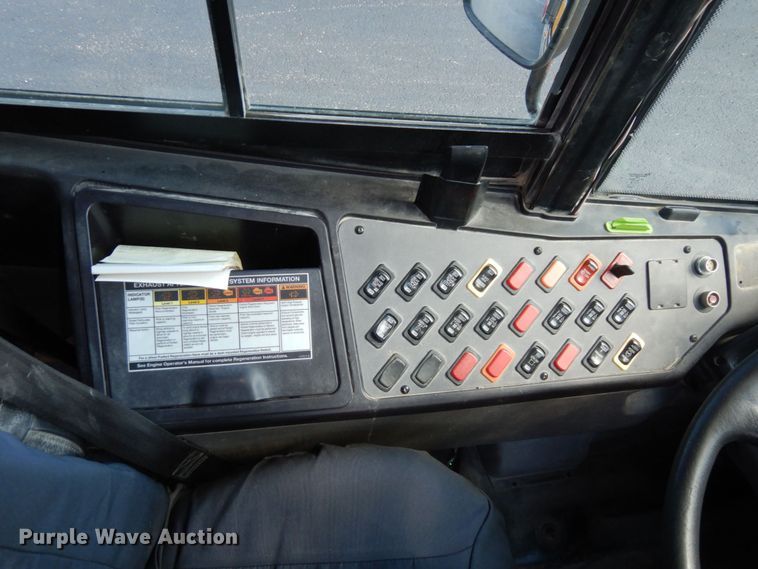 image for item DS1346 2010 Freightliner B2  school bus