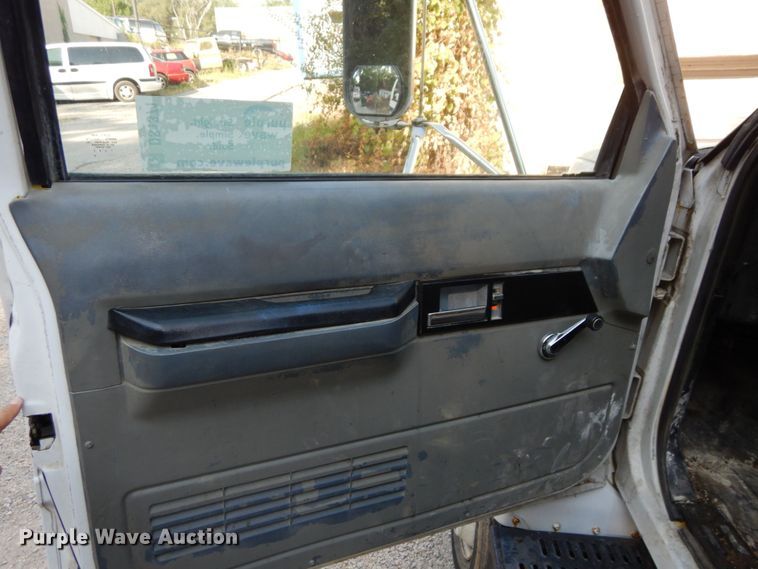 image for item DS1371 1992 GMC Top Kick C5500  dump flatbed truck