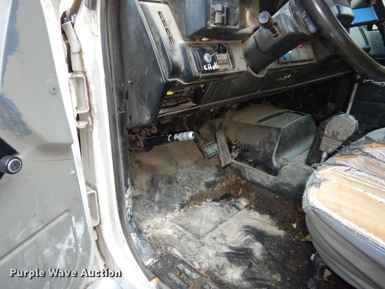 image for item DS1371 1992 GMC Top Kick C5500  dump flatbed truck