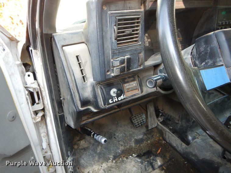 image for item DS1371 1992 GMC Top Kick C5500  dump flatbed truck