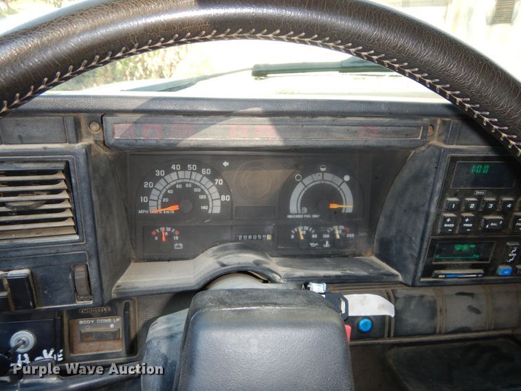 image for item DS1371 1992 GMC Top Kick C5500  dump flatbed truck