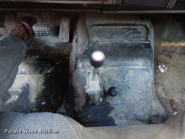 image for item DS1371 1992 GMC Top Kick C5500  dump flatbed truck