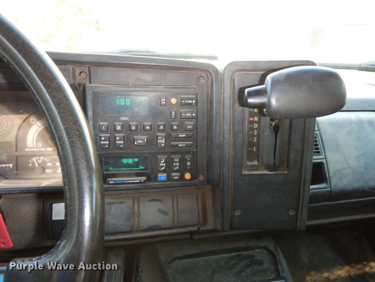 image for item DS1371 1992 GMC Top Kick C5500  dump flatbed truck