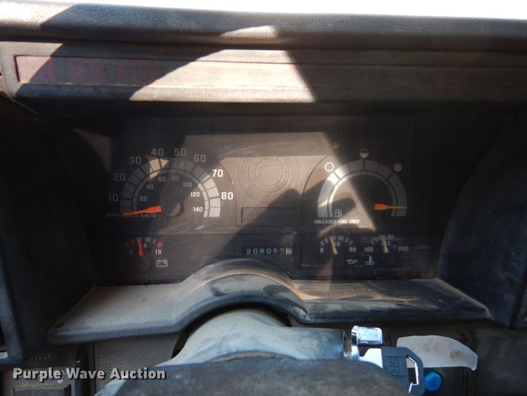 image for item DS1371 1992 GMC Top Kick C5500  dump flatbed truck