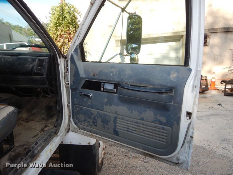 image for item DS1371 1992 GMC Top Kick C5500  dump flatbed truck