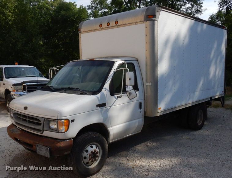 image for item DS1372 2001 Ford E350 Super Duty  box truck