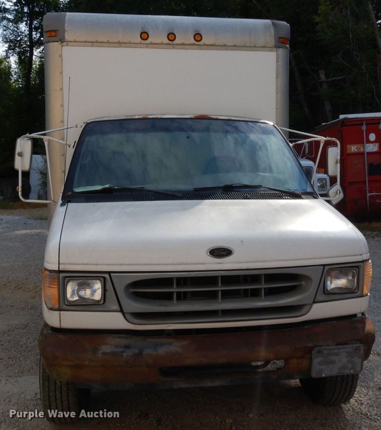 image for item DS1372 2001 Ford E350 Super Duty  box truck