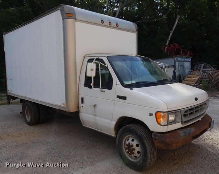 image for item DS1372 2001 Ford E350 Super Duty  box truck