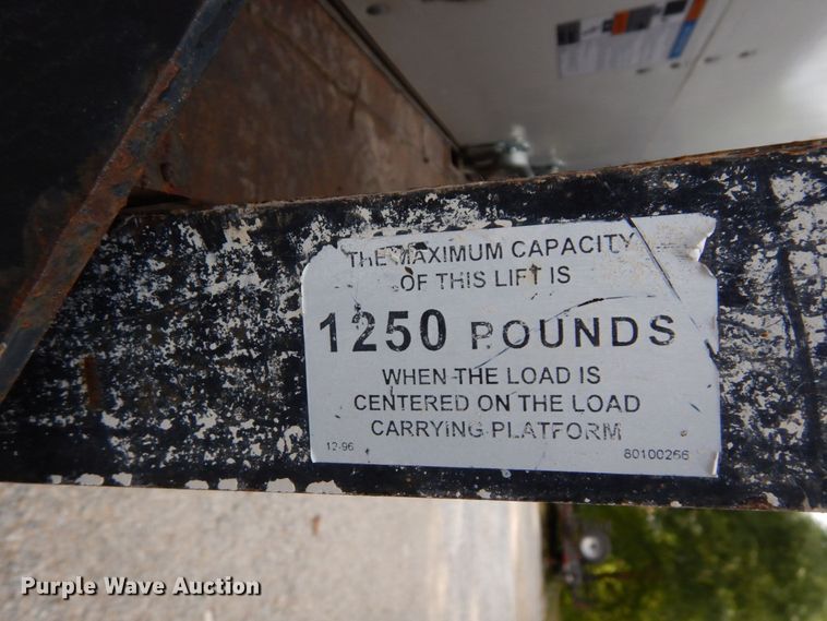 image for item DS1372 2001 Ford E350 Super Duty  box truck