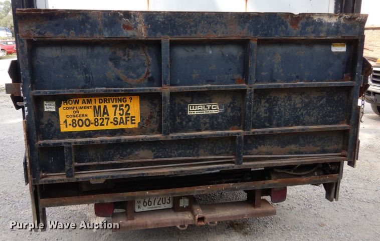 image for item DS1372 2001 Ford E350 Super Duty  box truck