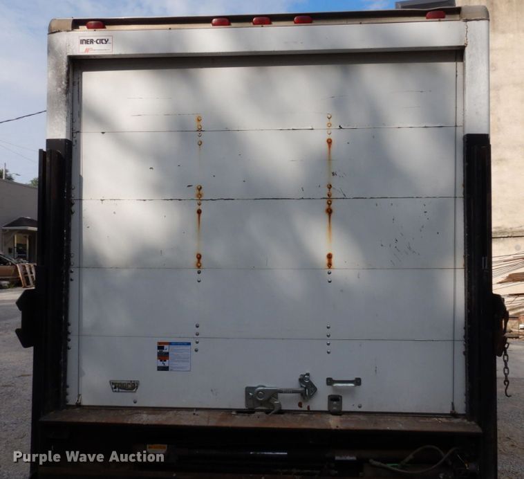 image for item DS1372 2001 Ford E350 Super Duty  box truck