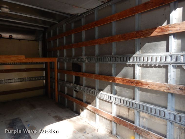 image for item DS1372 2001 Ford E350 Super Duty  box truck