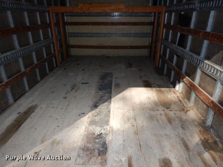 image for item DS1372 2001 Ford E350 Super Duty  box truck