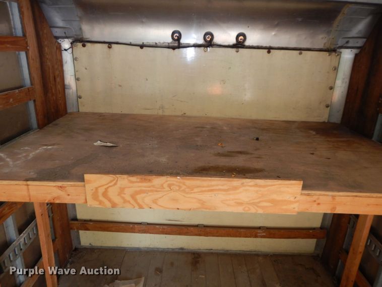 image for item DS1372 2001 Ford E350 Super Duty  box truck