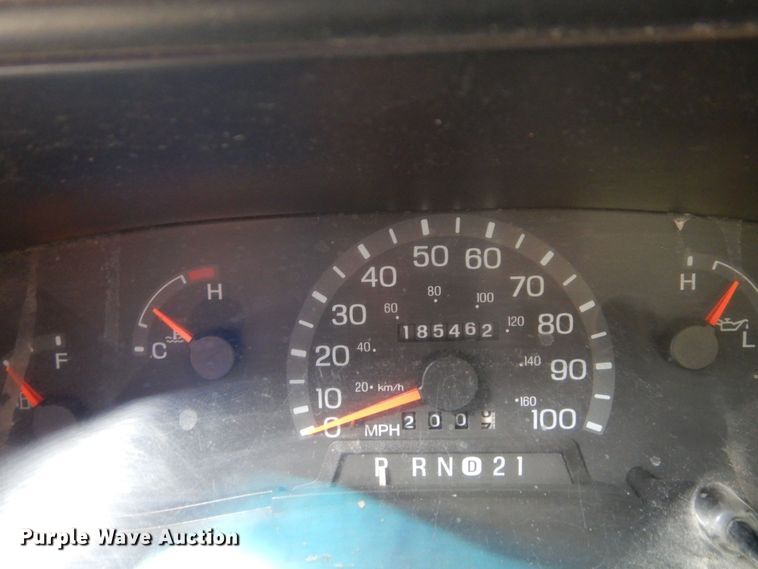 image for item DS1372 2001 Ford E350 Super Duty  box truck