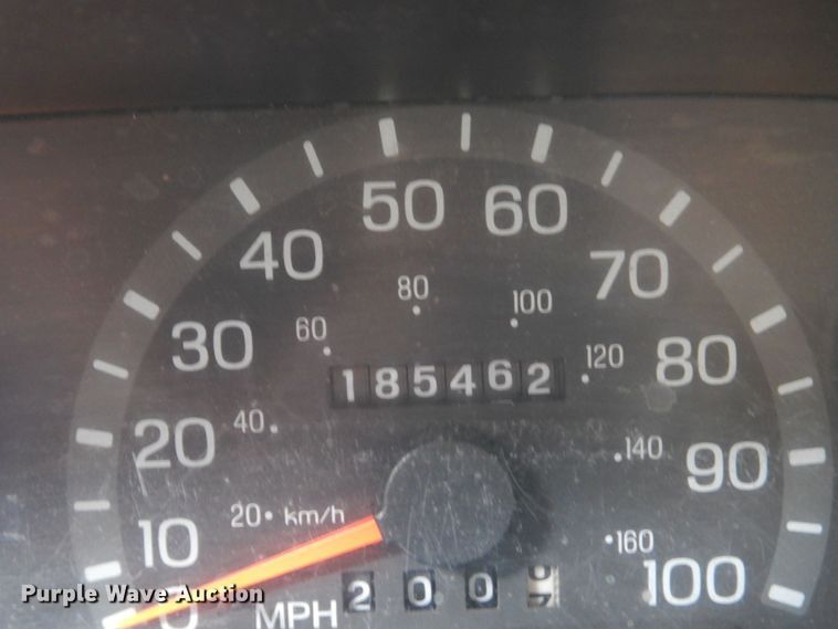 image for item DS1372 2001 Ford E350 Super Duty  box truck