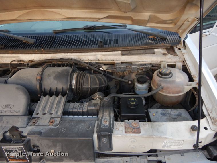 image for item DS1372 2001 Ford E350 Super Duty  box truck