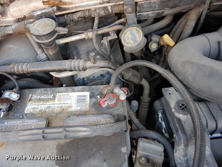 image for item DS1372 2001 Ford E350 Super Duty  box truck