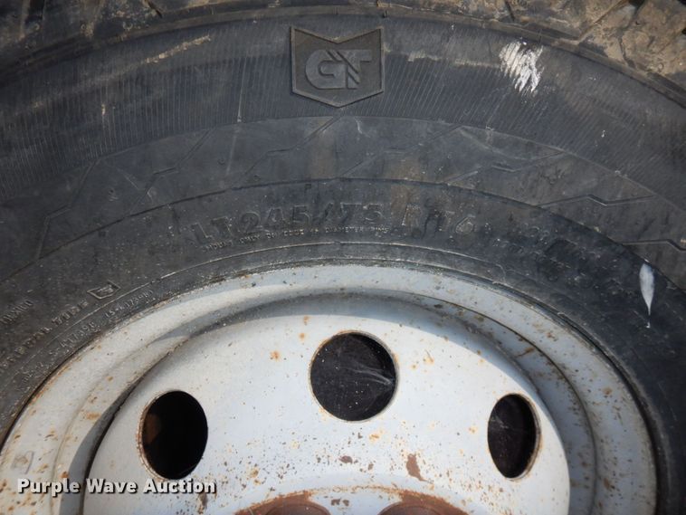 image for item DS1372 2001 Ford E350 Super Duty  box truck