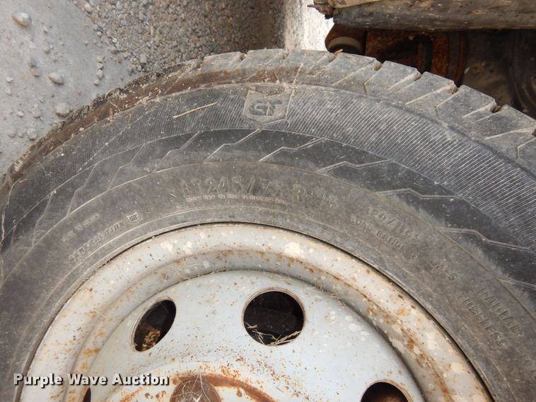 image for item DS1372 2001 Ford E350 Super Duty  box truck