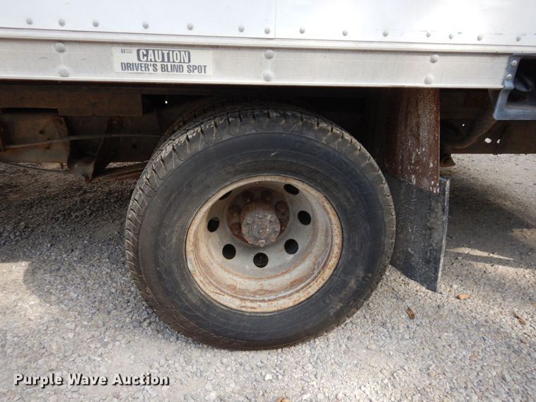 image for item DS1372 2001 Ford E350 Super Duty  box truck