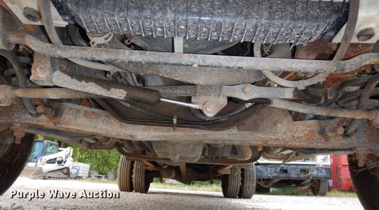 image for item DS1372 2001 Ford E350 Super Duty  box truck