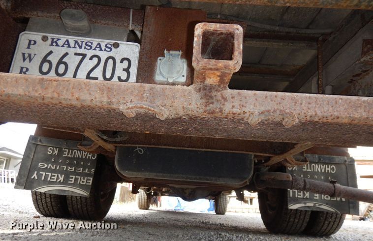 image for item DS1372 2001 Ford E350 Super Duty  box truck