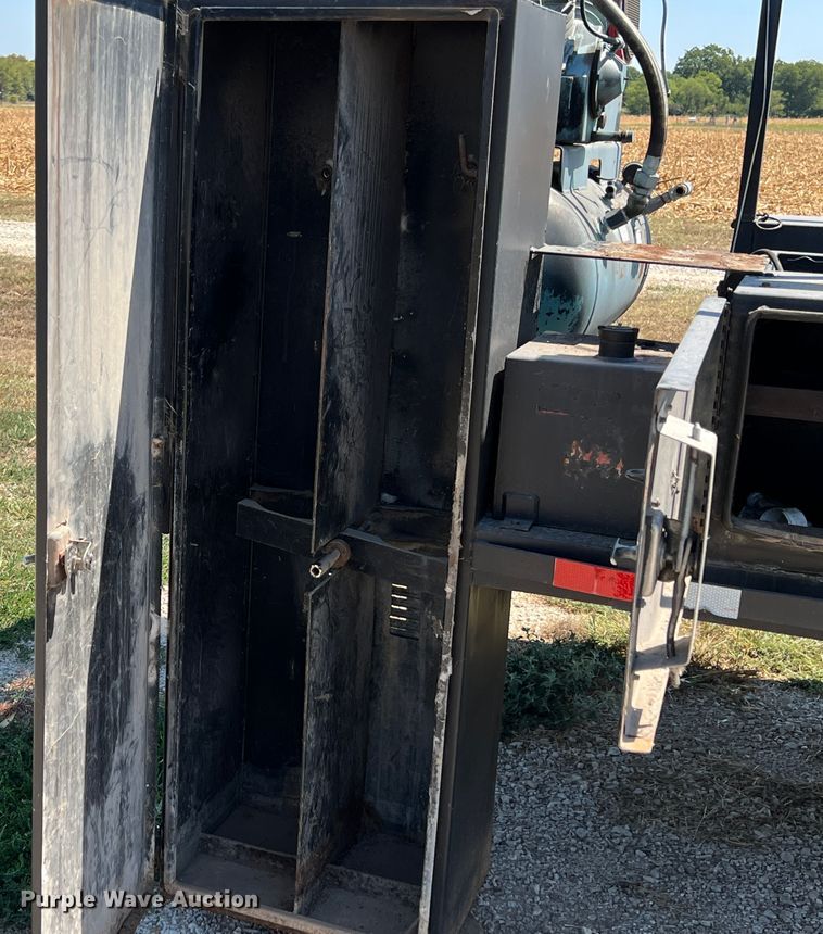 image for item IA9060 Flatbed