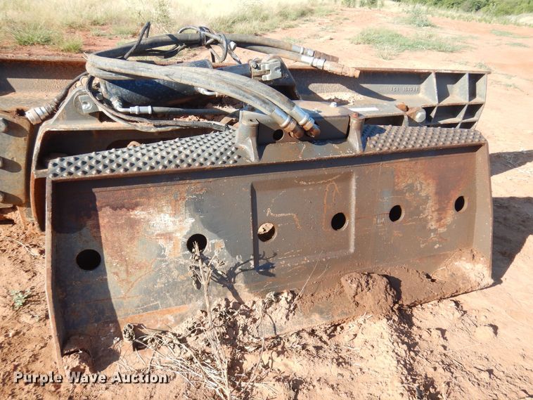 image for item JA9779 Bobcat  skid steer dozer blade