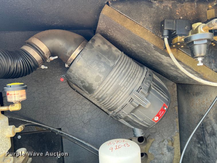 image for item JM9244 Ingersoll Rand SSR UP6-30-125  air compressor