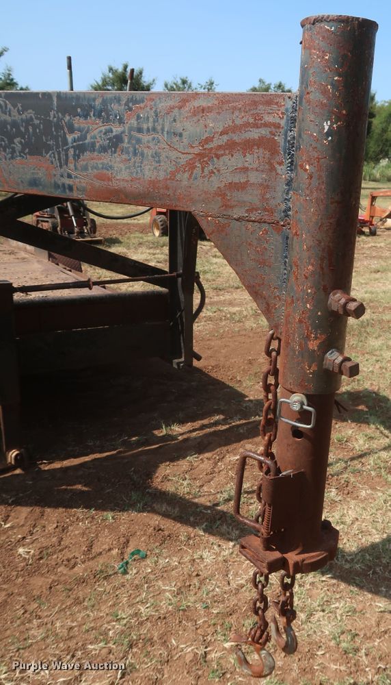 image for item JR9424 1985 WW GN20  equipment trailer