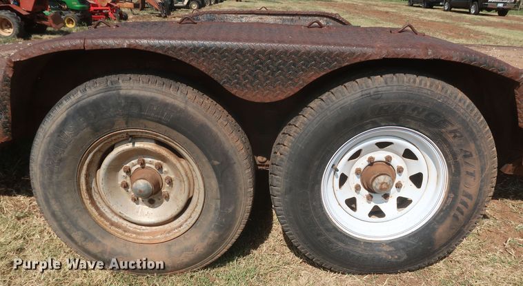 image for item JR9424 1985 WW GN20  equipment trailer