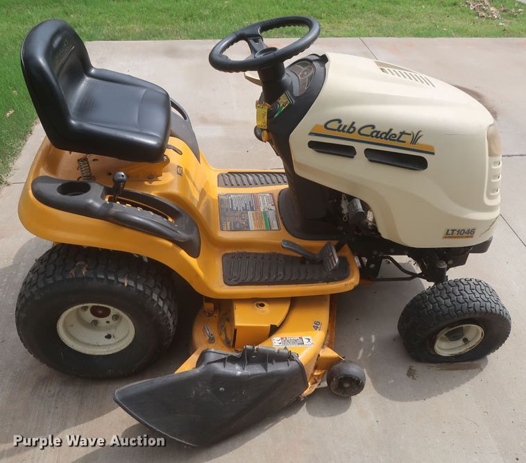 image for item JX9226 Cub Cadet LT1046  lawn mower