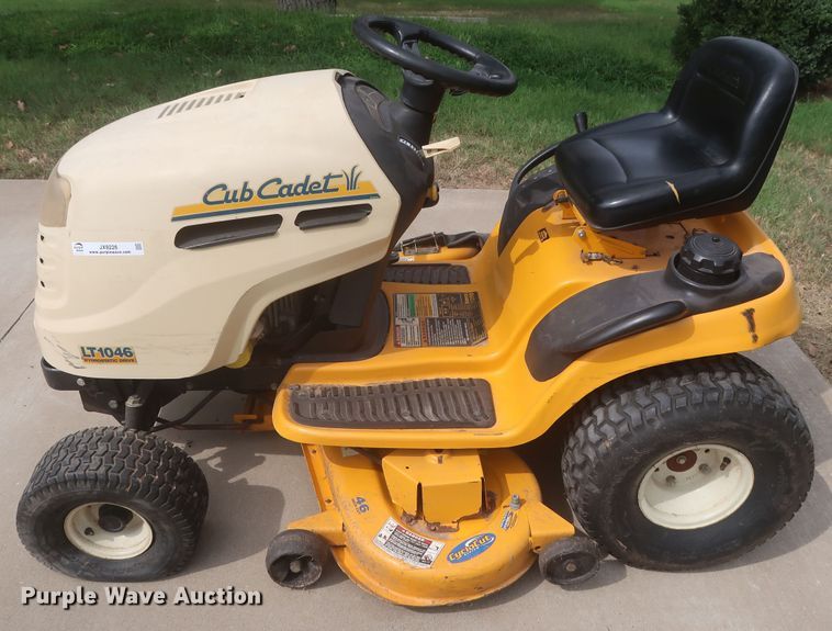 image for item JX9226 Cub Cadet LT1046  lawn mower