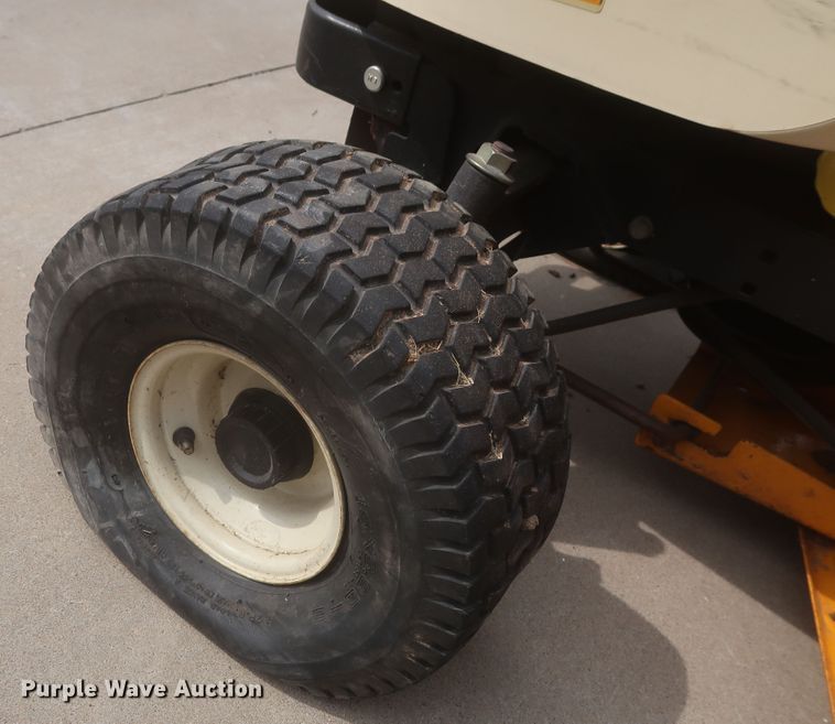 image for item JX9226 Cub Cadet LT1046  lawn mower