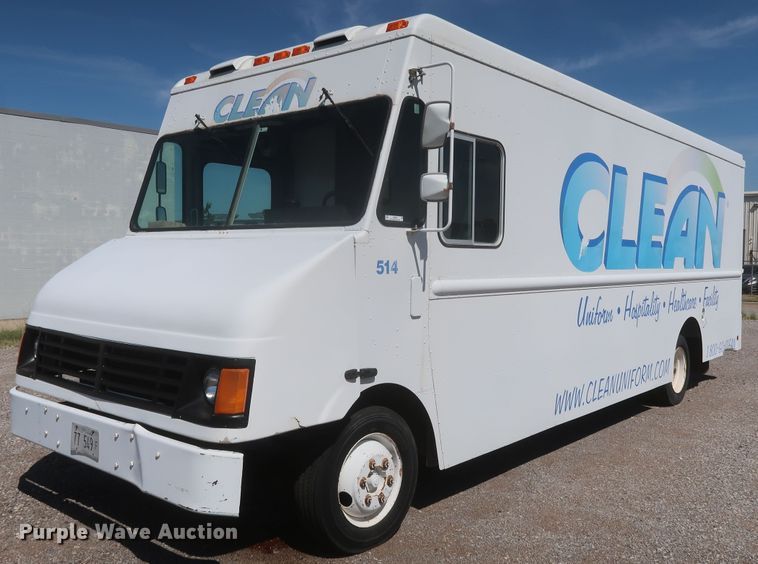 image for item JX9228 2000 Freightliner MT45  delivery truck